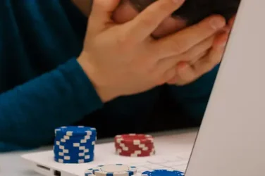 Hoe speel je online poker?